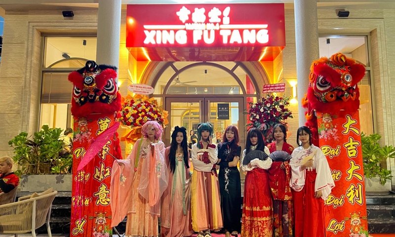 “Biển người” xếp hàng dài trong ngày khai trương quán trà sữa số 1 Đài Loan tại siêu đô thị Regal Legend