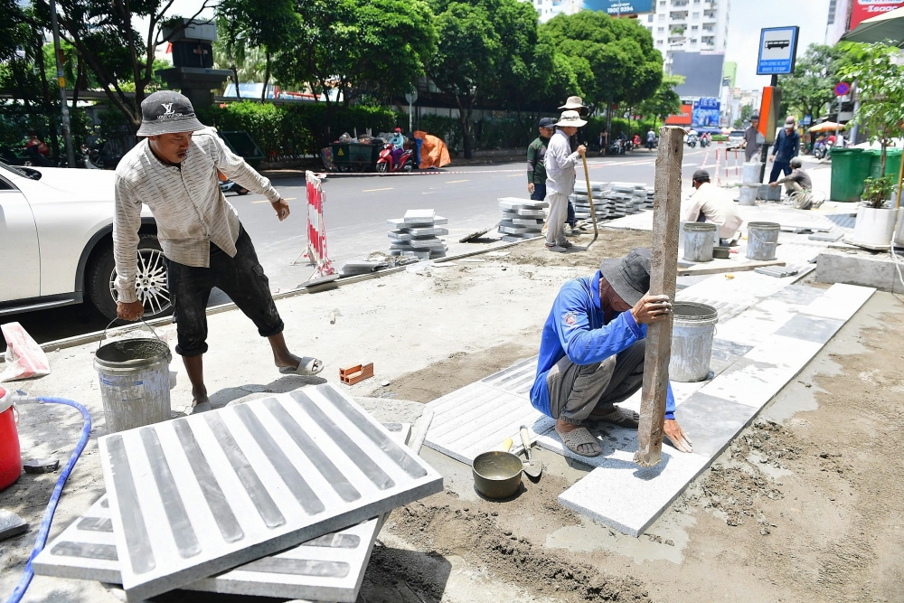 Thành phố Hồ Chí Minh chỉnh trang đồng loạt vỉa hè trung tâm