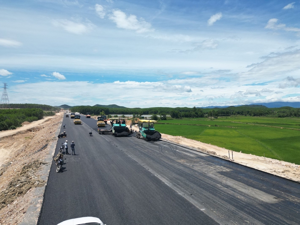 Dự án thành phần đoạn Vạn Ninh - Cam Lộ chờ địa phương bàn giao mặt bằng để thi công