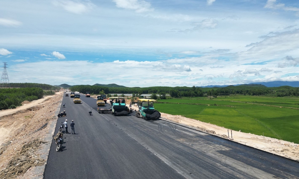 Dự án thành phần đoạn Vạn Ninh - Cam Lộ chờ địa phương bàn giao mặt bằng để thi công