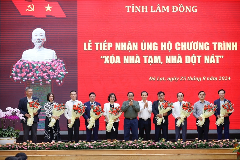 Thủ tướng: Không để ai phải ở trong nhà tạm, nhà dột nát