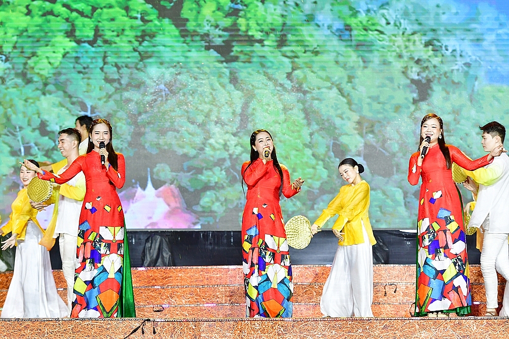 Khai mạc Festival 100 năm Dừa sáp Trà Vinh