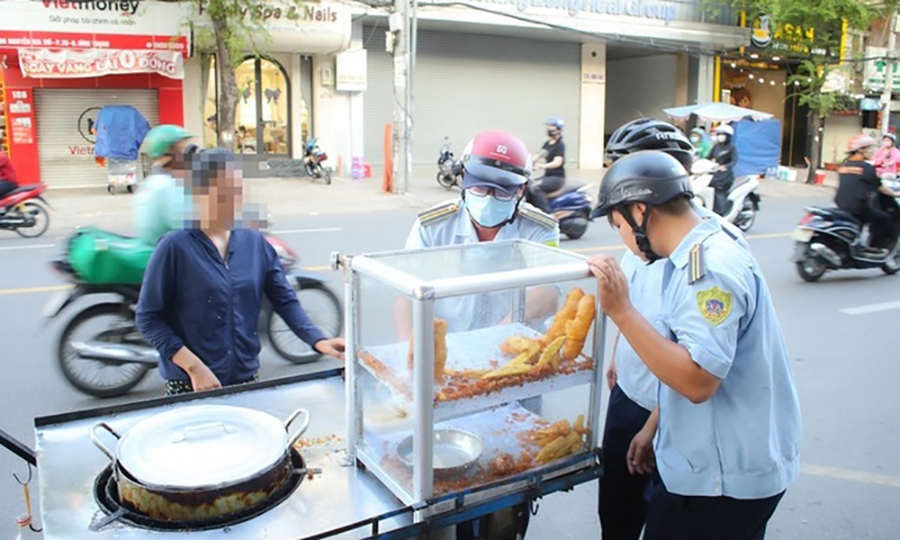 Thành phố Hồ Chí Minh: Xử lý các trường hợp lấn chiếm, sử dụng lòng đường, hè phố trái quy định