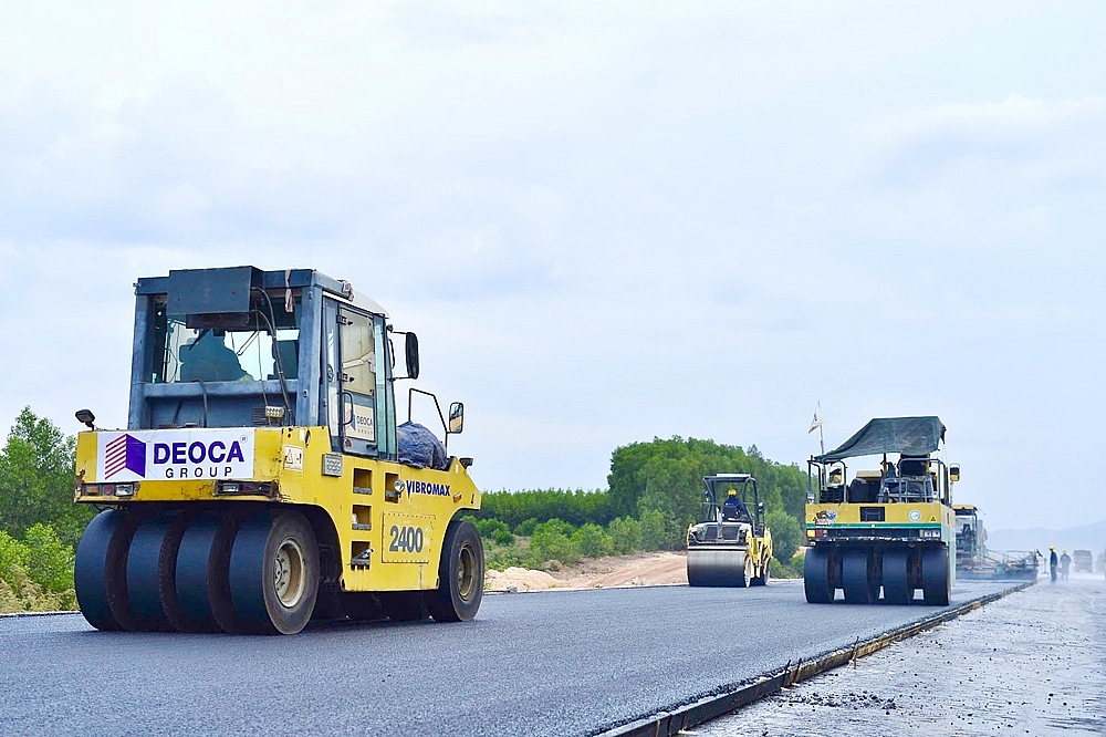 Thảm nhựa cao tốc Quảng Ngãi – Hoài Nhơn