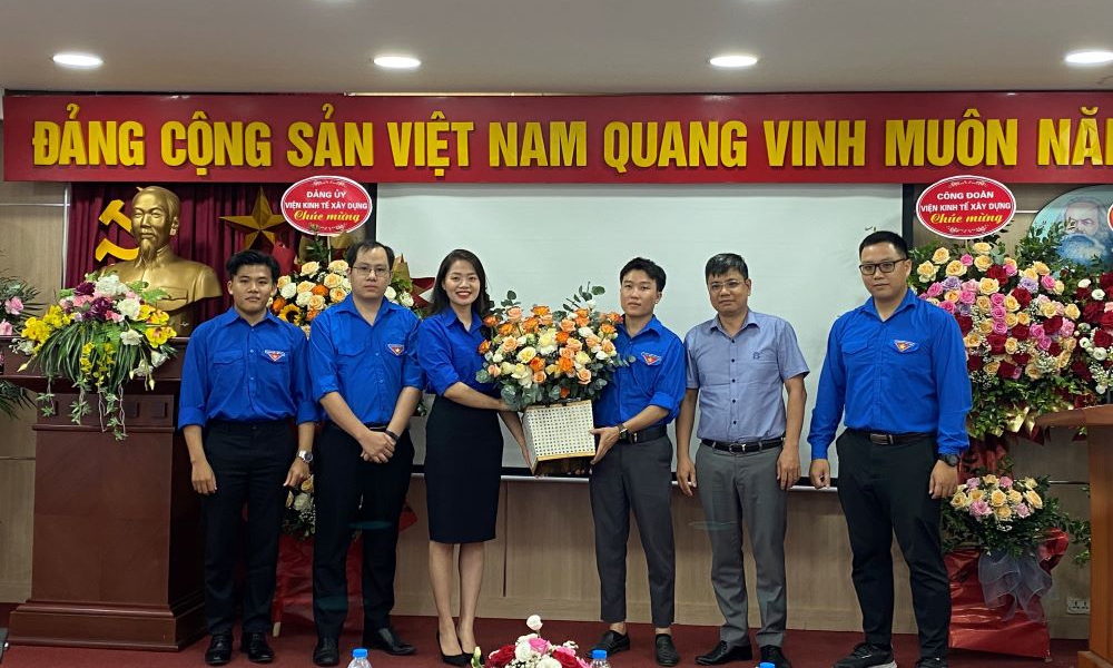 Chi đoàn Viện Kinh tế xây dựng một nhiệm kỳ khởi sắc