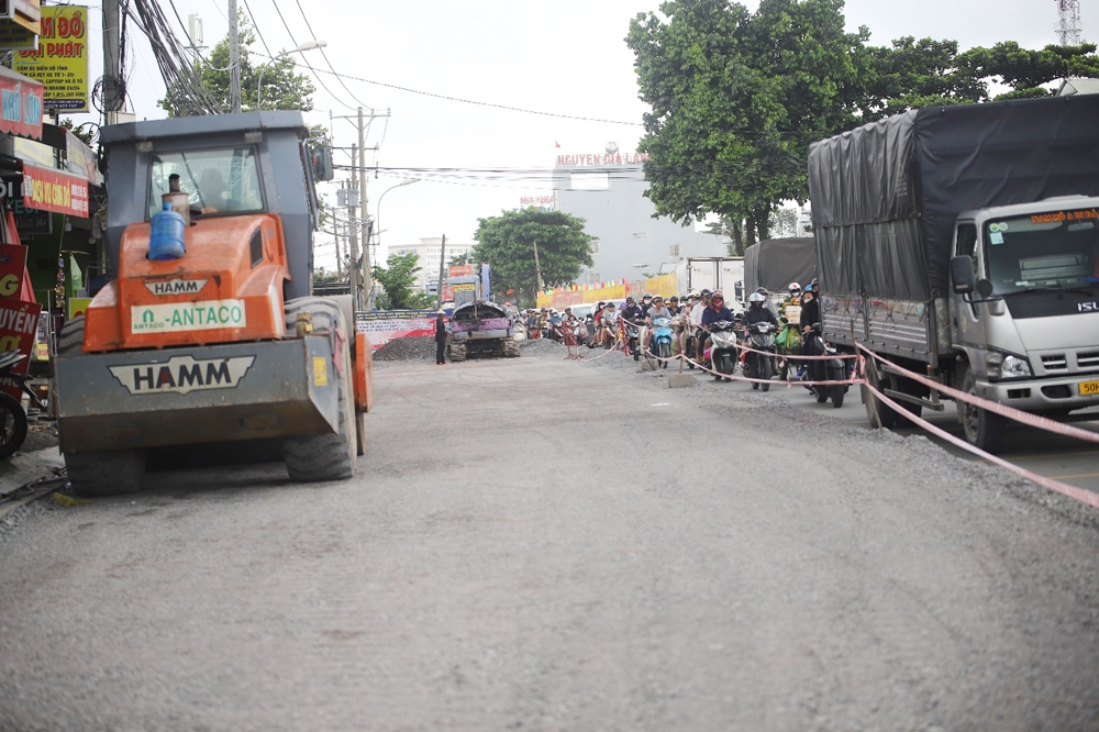 Thành phố Hồ Chí Minh: Cận cảnh cầu huyết mạch phía Đông sắp thông xe trong tháng 9