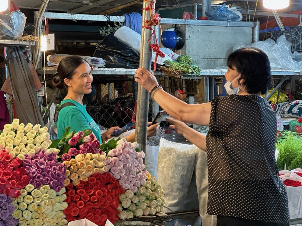 Hà Nội: Tiểu thương “vừa mừng vừa lo” khi chợ hoa Quảng An sẽ trở thành điểm du lịch đêm