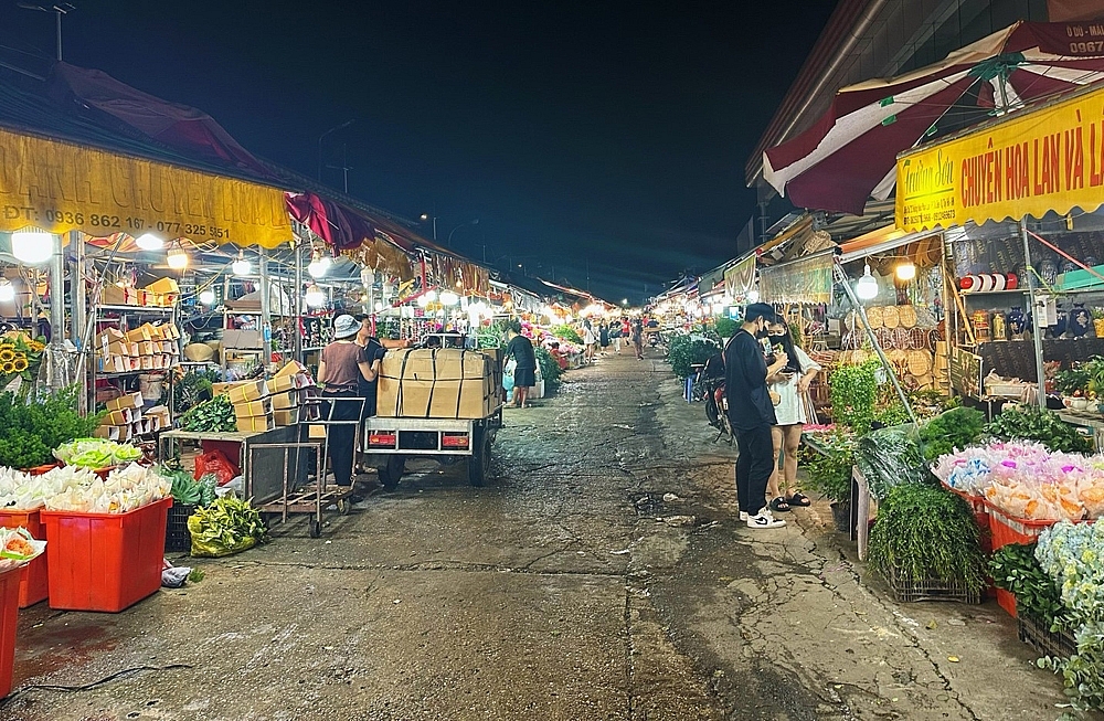 Hà Nội: Tiểu thương “vừa mừng vừa lo” khi chợ hoa Quảng An sẽ trở thành điểm du lịch đêm