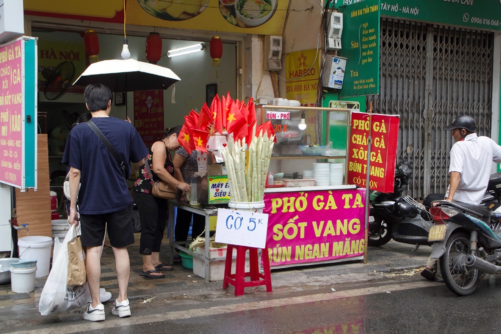 Đường phố Hà Nội ngập tràn sắc đỏ trong kỳ nghỉ lễ Quốc khánh 2/9