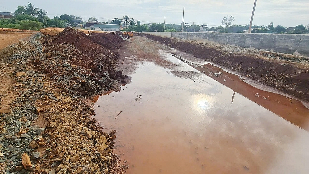 Bình Phước: Dân tố nhà thầu thi công đường Nguyễn Thái Học không đảm bảo chất lượng dự án