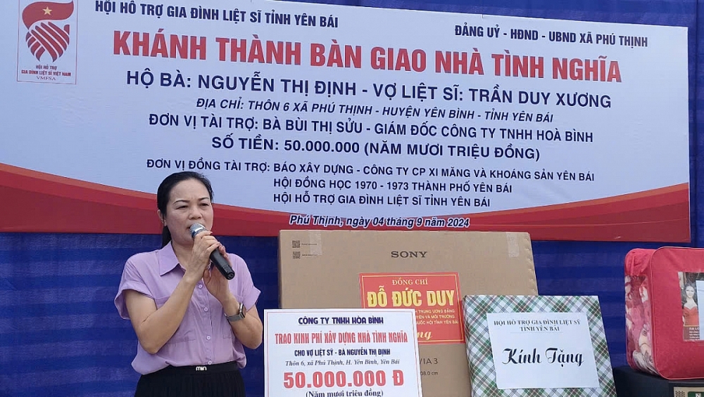 Yên Bình (Yên Bái): Khánh thành nhà, bàn giao kinh phí hỗ trợ làm nhà cho vợ liệt sỹ gần 90 tuổi