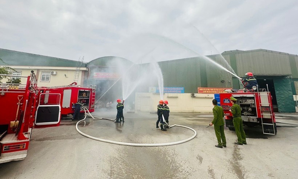 Hà Tĩnh: Tiếp tục tăng cường tập huấn, trang bị phương tiện phòng cháy chữa cháy và cứu nạn, cứu hộ