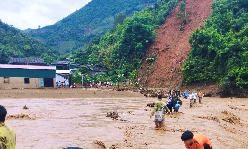 Hỗ trợ khẩn cấp khắc phục hậu quả mưa lũ, sạt lở đất tại Sơn La, Điện Biên