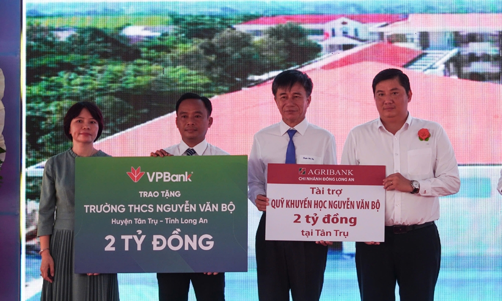 Agribank Chi nhánh Đông Long An: Tài trợ 2 tỷ đồng cho Quỹ khuyến học Nguyễn Văn Bộ