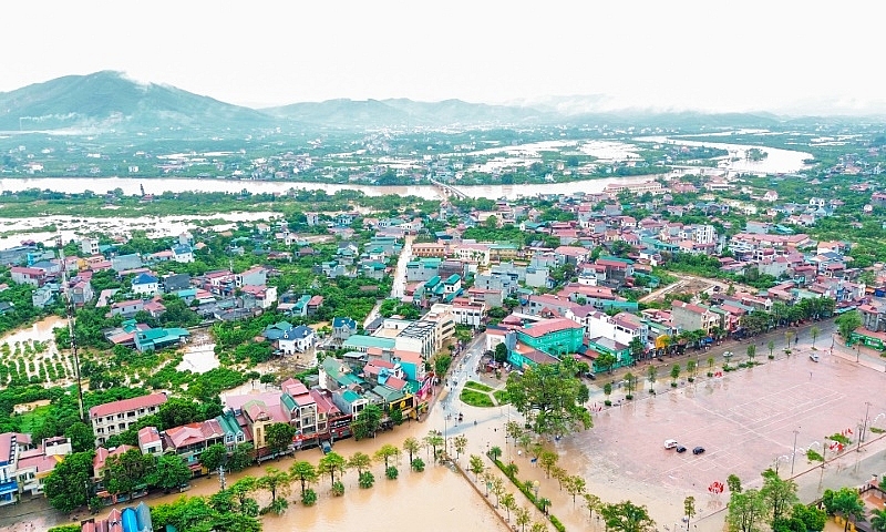 Lục Ngạn (Bắc Giang): Nhiều tuyến đường, khu dân cư ngập sâu trong nước lũ