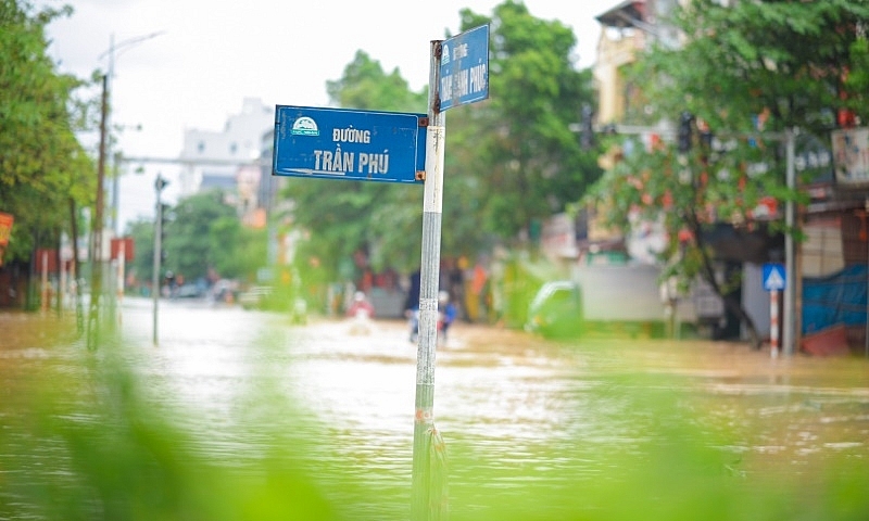 Lục Ngạn (Bắc Giang): Nhiều tuyến đường, khu dân cư ngập sâu trong nước lũ