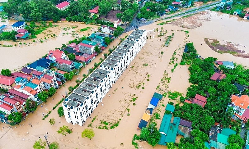 Lục Ngạn (Bắc Giang): Nhiều tuyến đường, khu dân cư ngập sâu trong nước lũ