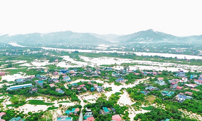 Lục Ngạn (Bắc Giang): Nhiều tuyến đường, khu dân cư ngập sâu trong nước lũ