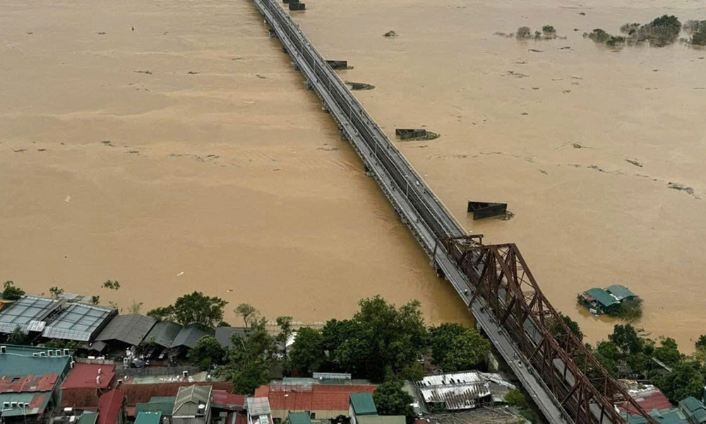 Hà Nội: Tăng cường kiểm soát, đảm bảo an toàn khai thác công trình cầu do ảnh hưởng của cơn bão số 3