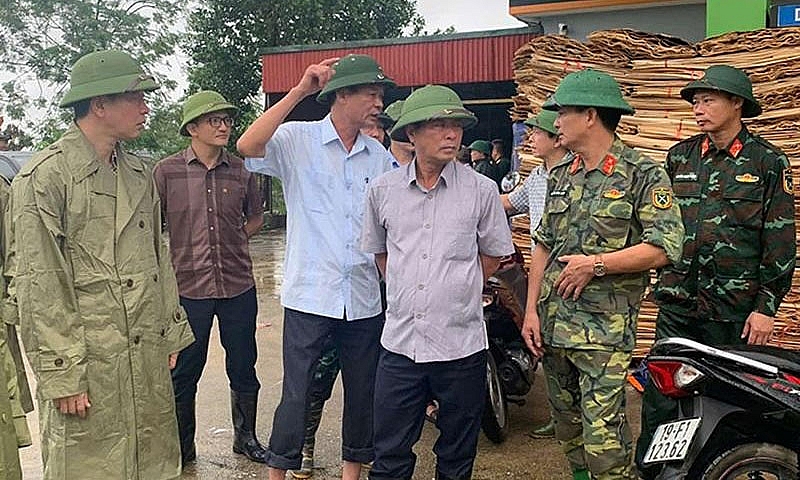 Lãnh đạo tỉnh Phú Thọ chỉ đạo trực tiếp chống ngập lụt tại huyện Cẩm Khê và Hạ Hoà