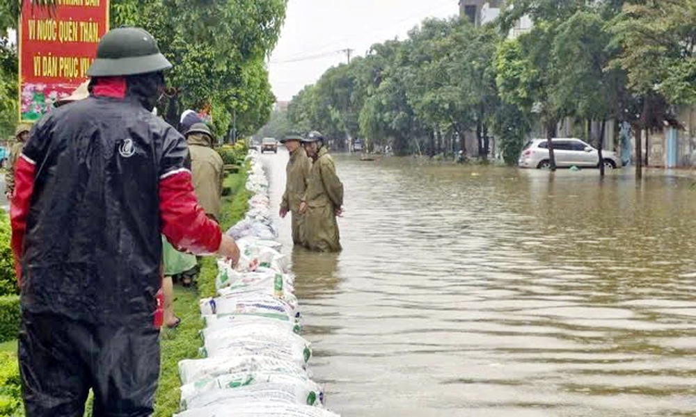 Hà Nam: Đảm bảo cung ứng kịp thời nhu yếu phẩm cho người dân vùng ngập lụt