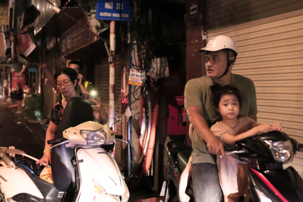 Tây Hồ (Hà Nội): Hàng trăm hộ dân Tứ Liên di dời đến nơi tránh lũ an toàn