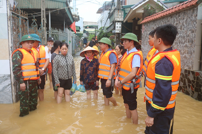 Vĩnh Tường (Vĩnh Phúc): Tiếp tục dồn lực hỗ trợ cho người dân vùng ngập lụt