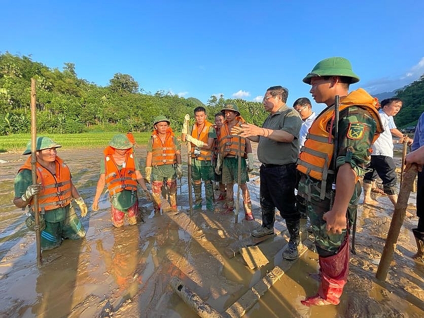 Thủ tướng: Đặt sức khỏe, tính mạng của người dân lên trên hết, trước hết