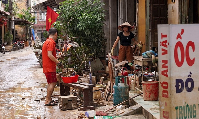 Yên Bái: Người dân vùng ngập lụt tất bật dọn dẹp, khôi phục lại cuộc sống