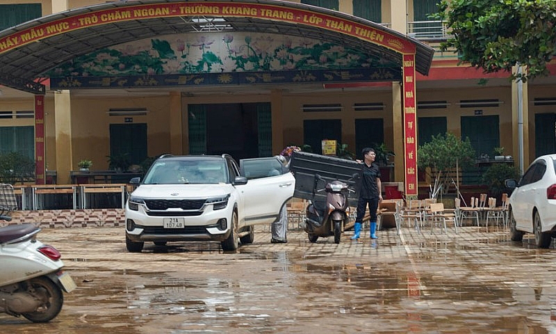 Yên Bái: Người dân vùng ngập lụt tất bật dọn dẹp, khôi phục lại cuộc sống