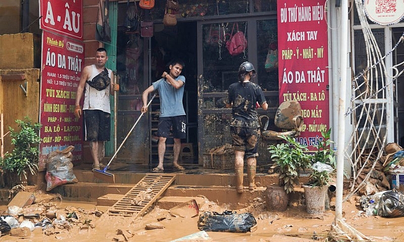 Yên Bái: Người dân vùng ngập lụt tất bật dọn dẹp, khôi phục lại cuộc sống