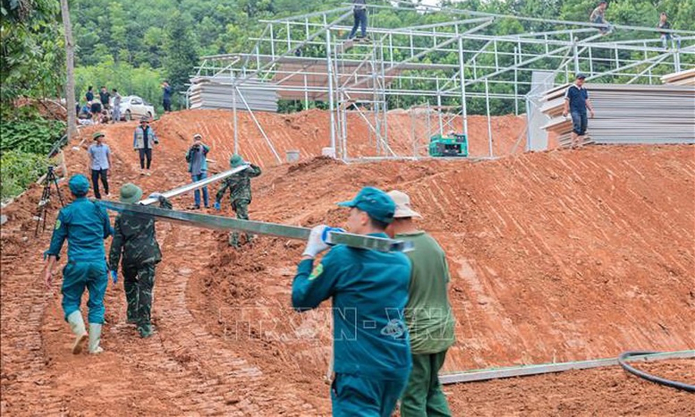 Hoàn thành 25 căn nhà tạm cho người dân Làng Nủ vào ngày 21/9