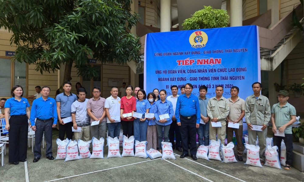 Thái Nguyên: Trao quà hỗ trợ đoàn viên Công đoàn ngành Xây dựng - Giao thông