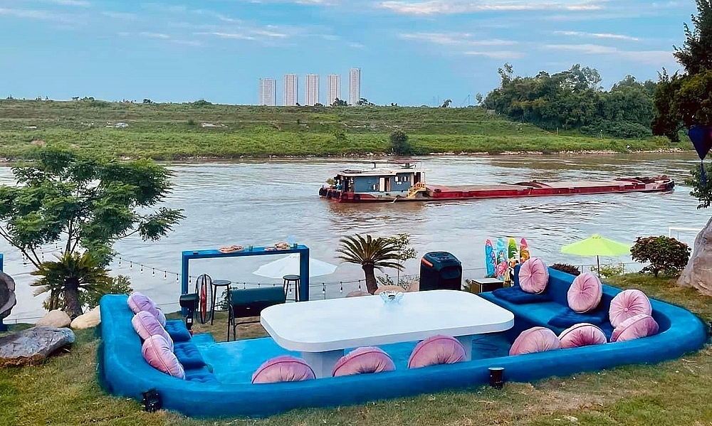 Long Biên (Hà Nội): Hàng loạt khu vui chơi, nhà hàng hoạt động ngay trên không gian thoát lũ