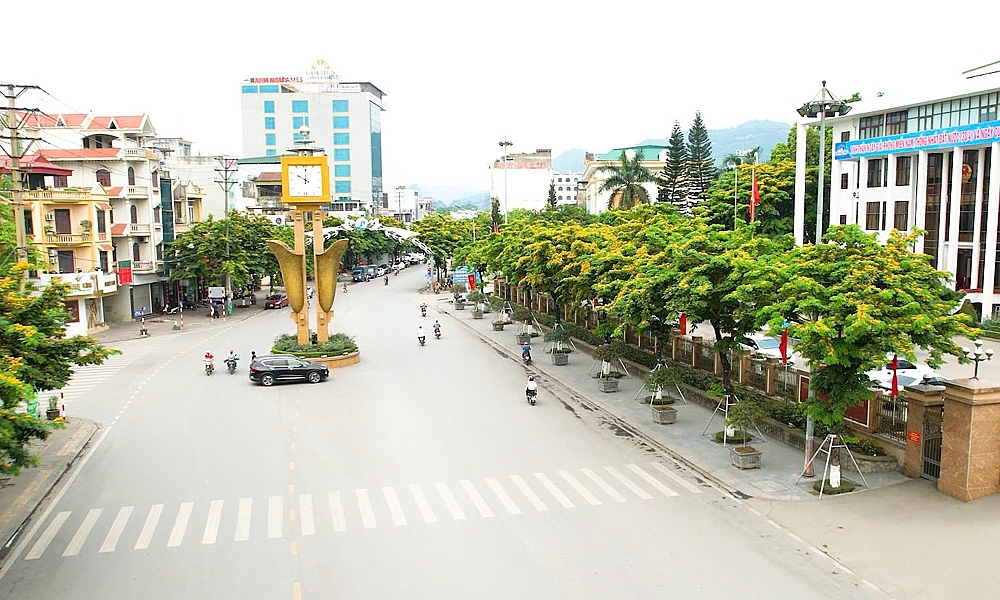 Cẩm Phả (Quảng Ninh): Khôi phục cảnh quan đô thị sau bão số 3