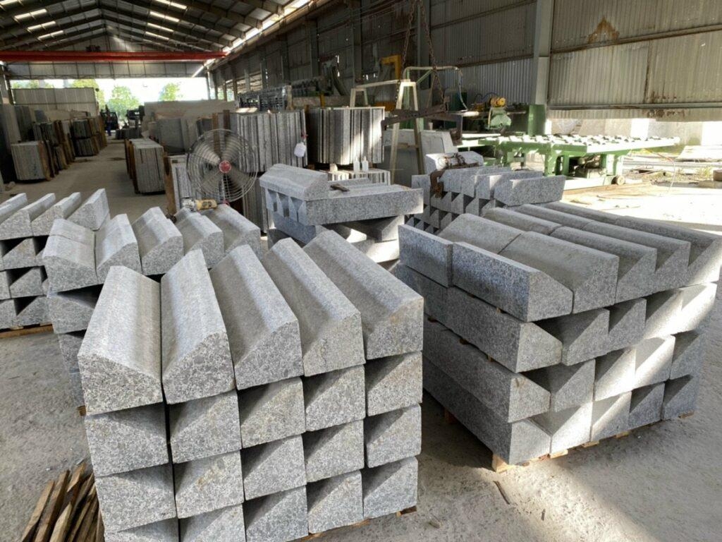 Báo giá đá bó vỉa granite Bình Định, Thanh Hóa tại Hà Nội và Thành phố Hồ Chí Minh năm 2024