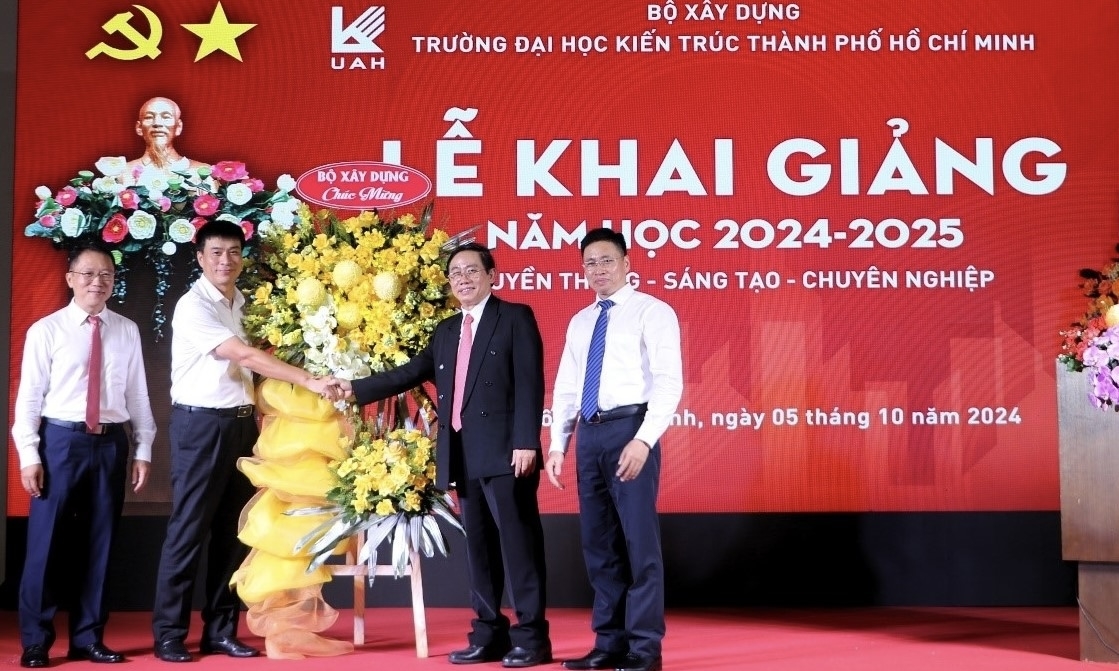 Thứ trưởng Phạm Minh Hà: Trường Đại học Kiến trúc Thành phố Hồ Chí Minh tăng cường nghiên cứu, đổi mới chương trình đào tạo