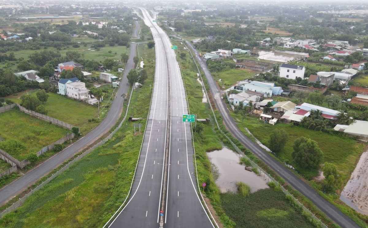 Tháng 11/2024, cao tốc Bến Lức - Long Thành có thể khai thác “tạm” 2 đoạn đã hoàn thành