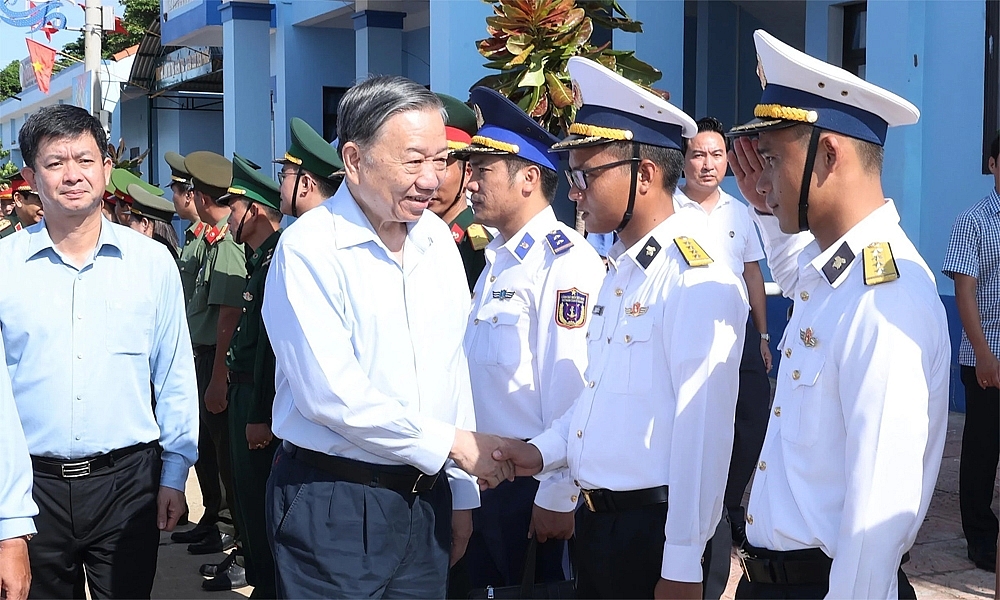 Tổng Bí thư, Chủ tịch nước: Cồn Cỏ có nhiều tiềm năng phát triển kinh tế biển