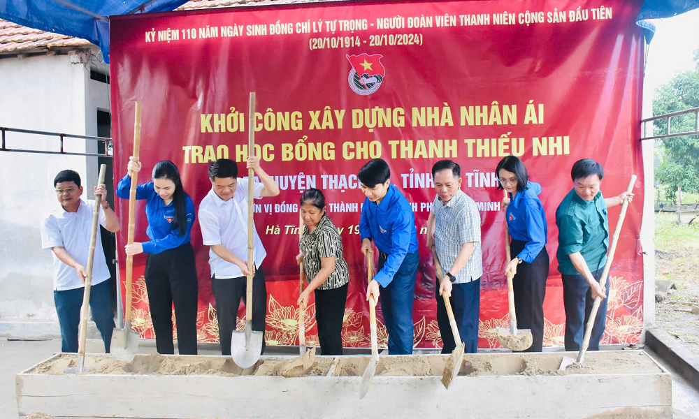 Hà Tĩnh: Trao tặng nhà tình nghĩa trên quê hương anh Lý Tự Trọng