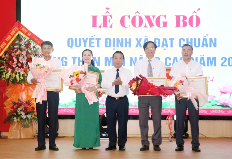 Nghi Lộc (Nghệ An): Xã Nghi Phong đón Bằng công nhận xã đạt chuẩn nông thôn mới nâng cao