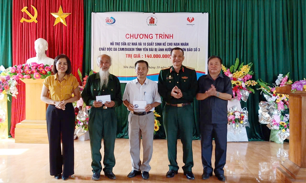 Văn Chấn (Yên Bái): Cựu chiến binh, nạn nhân chất độc da cam Bùi Duy Nồng nhận kinh phí hỗ trợ sửa chữa, làm nhà