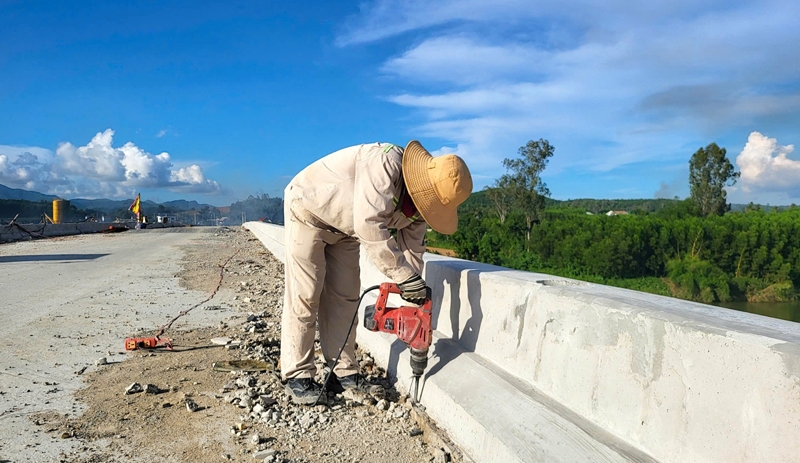 Hai cầu trăm tỷ sắp hoàn thành ở Quảng Ngãi