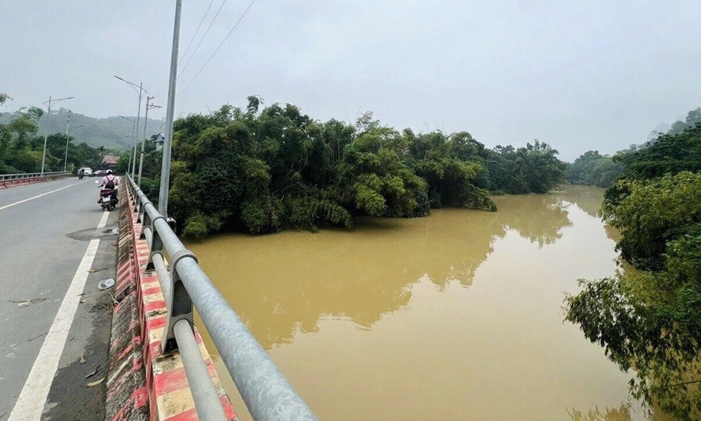 Hòa Bình: Đẩy nhanh tiến độ dự án kè chống sạt lở bờ sông Bùi