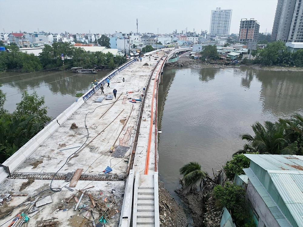 Cận cảnh cây cầu giải cứu ùn tắc cửa ngõ phía Nam Thành phố Hồ Chí Minh dự kiến thông xe cuối năm