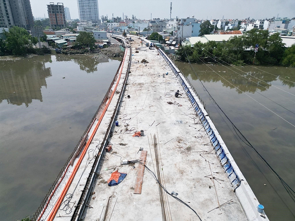 Cận cảnh cây cầu giải cứu ùn tắc cửa ngõ phía Nam Thành phố Hồ Chí Minh dự kiến thông xe cuối năm