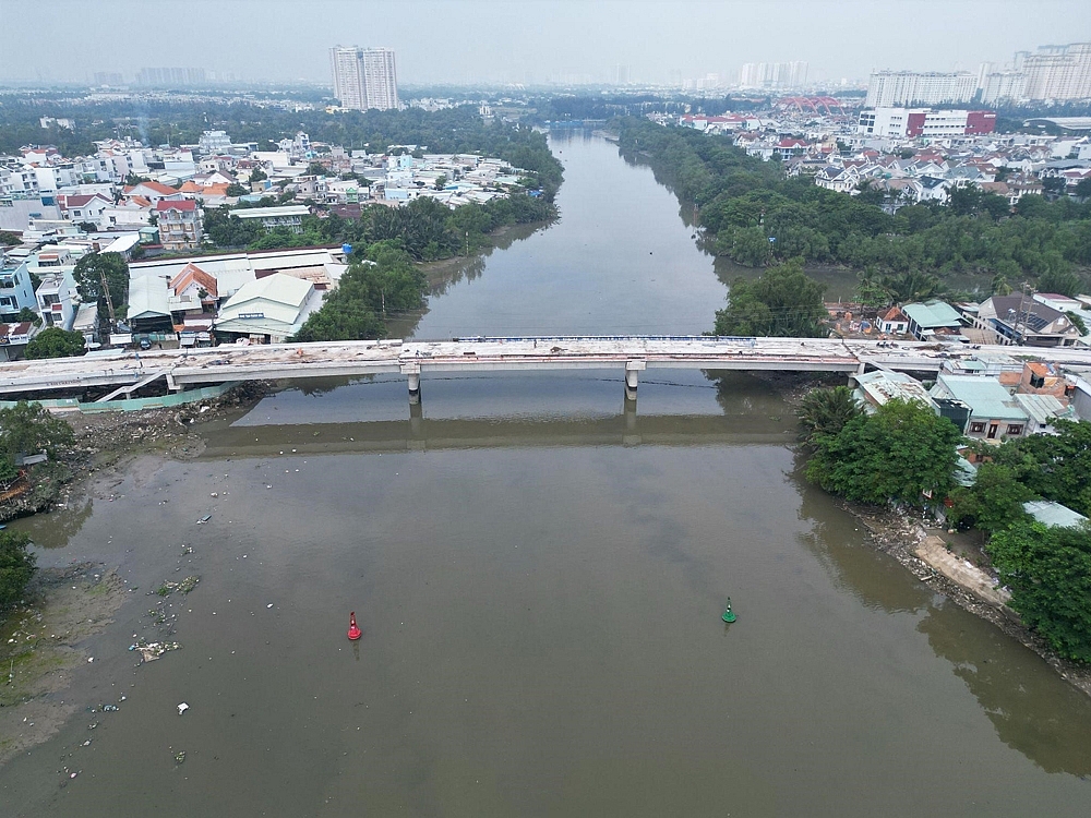 Cận cảnh cây cầu giải cứu ùn tắc cửa ngõ phía Nam Thành phố Hồ Chí Minh dự kiến thông xe cuối năm