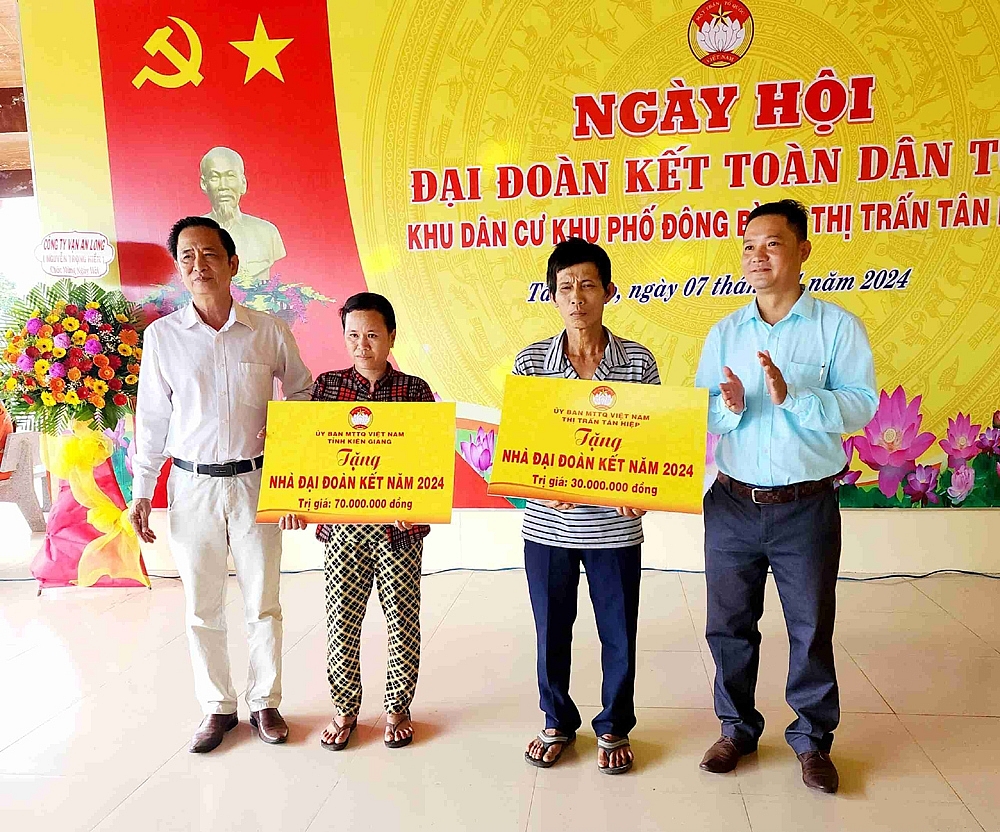 Bộ trưởng Nguyễn Thanh Nghị dự Ngày hội Đại đoàn kết toàn dân tộc tại tỉnh Kiên Giang