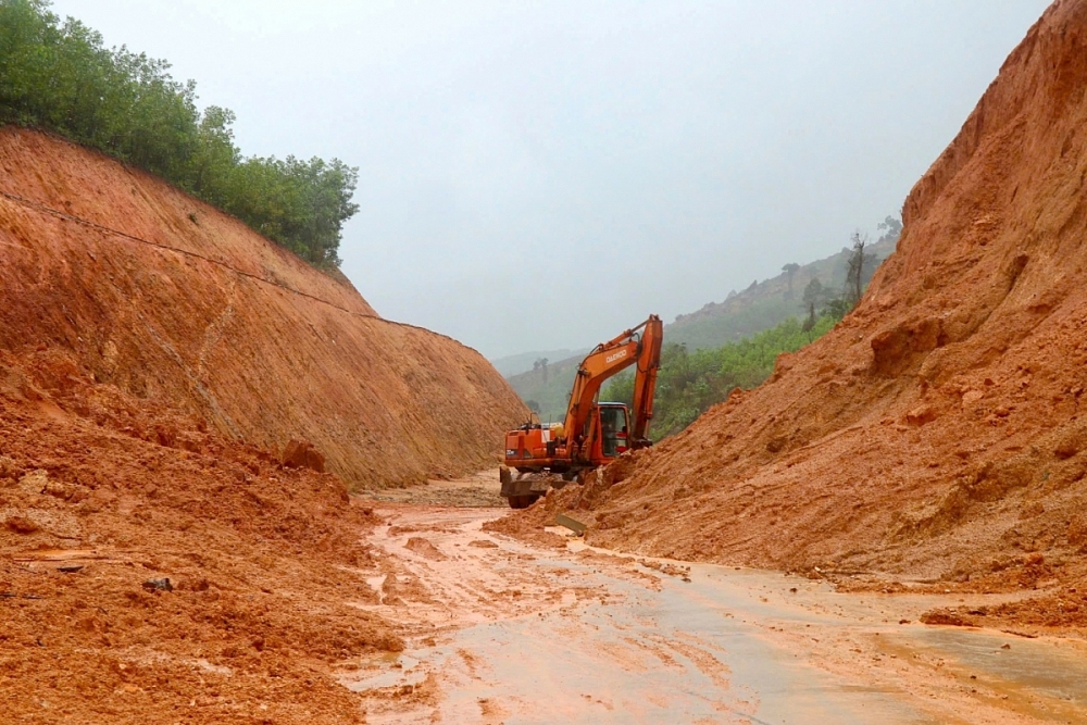 An Lão (Bình Định): Khẩn trương khắc phục các điểm sạt lở do mưa lũ