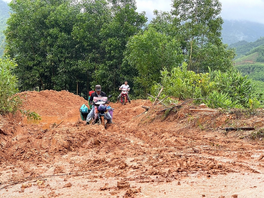 An Lão (Bình Định): Khẩn trương khắc phục các điểm sạt lở do mưa lũ